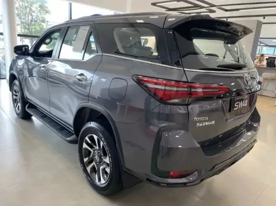 TOYOTA-HILUX SW4-2025