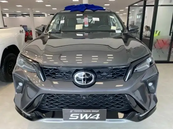 TOYOTA-HILUX SW4-2025