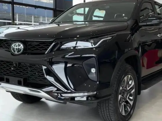 TOYOTA HILUX SW4 2.8 D-4D TURBO DIESEL SRX PLATINUM 7L 4X4 AUTOMÁTICO