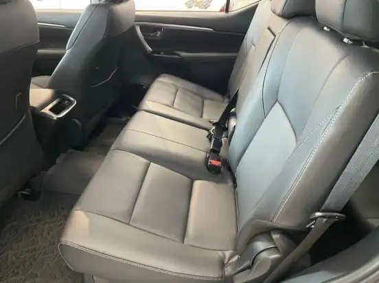 TOYOTA-HILUX SW4-2025