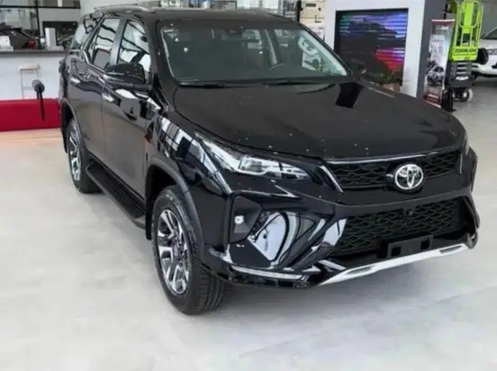 TOYOTA-HILUX SW4-2025