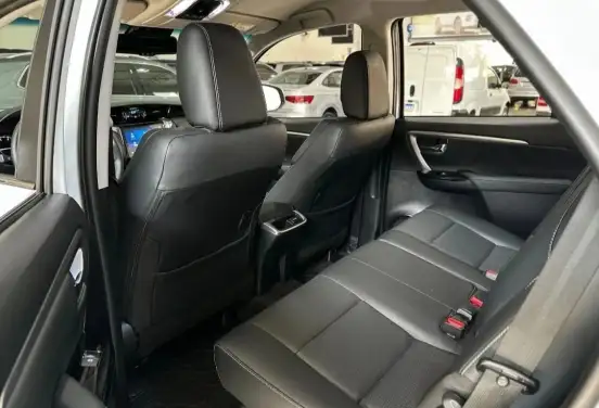 TOYOTA-HILUX SW4-2025