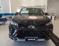 TOYOTA HILUX SW4 2.8 D-4D TURBO DIESEL DIAMOND 7L 4X4 AUTOMÁTICO TOYOTA HILUX SW4 2.8 D-4D TURBO DIESEL DIAMOND 7L 4X4 AUTOMÁTICO