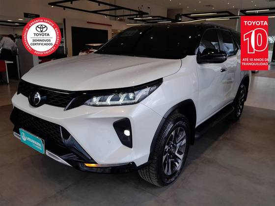 TOYOTA HILUX SW4 2.8 D-4D TURBO DIESEL DIAMOND 7L 4X4 AUTOMÁTICO