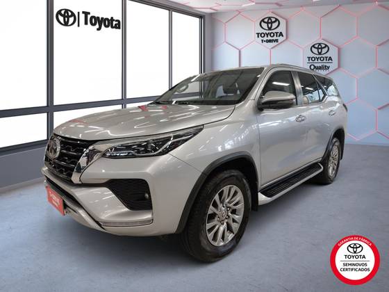 TOYOTA HILUX SW4 2.8 D-4D TURBO DIESEL SRX 4X4 AUTOMÁTICO