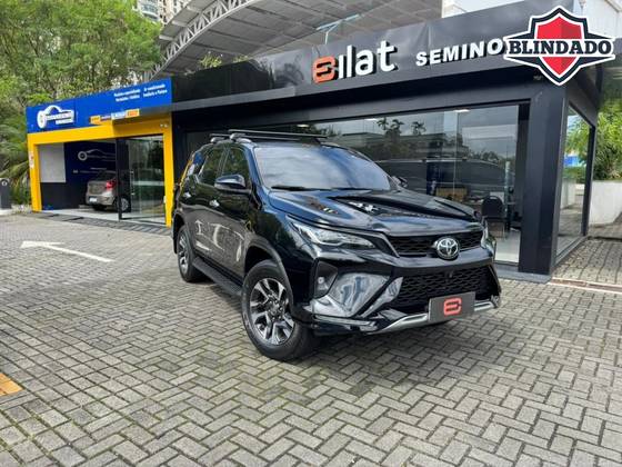 TOYOTA HILUX SW4 2.8 D-4D TURBO DIESEL SRX PLATINUM 7L 4X4 AUTOMÁTICO