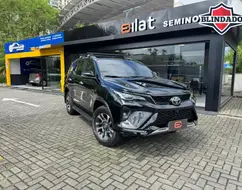 TOYOTA HILUX SW4 2.8 D-4D TURBO DIESEL SRX PLATINUM 7L 4X4 AUTOMÁTICO TOYOTA HILUX SW4 2.8 D-4D TURBO DIESEL SRX PLATINUM 7L 4X4 AUTOMÁTICO