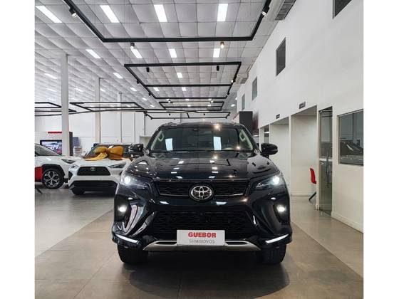 TOYOTA HILUX SW4 2.8 D-4D TURBO DIESEL SRX PLATINUM 7L 4X4 AUTOMÁTICO