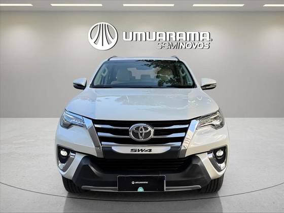 TOYOTA HILUX SW4 2.8 SRX DIAMOND 4X4 7 LUGARES 16V TURBO INTERCOOLER DIESEL 4P AUTOMÁTICO