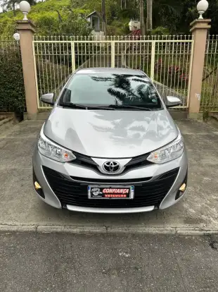 TOYOTA-YARIS-2019