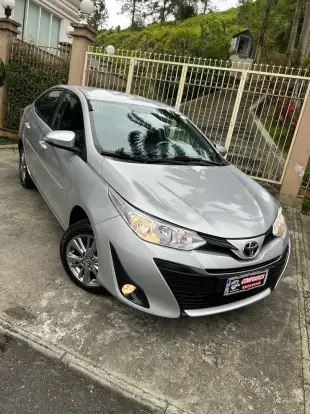 TOYOTA-YARIS-2019