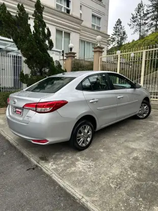 TOYOTA-YARIS-2019