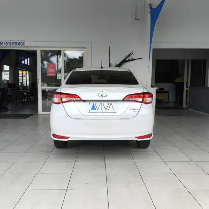 TOYOTA-YARIS-2024