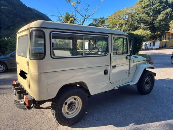 TOYOTA-BANDEIRANTE-3.7 BJ50LV 4X4 TETO RIGIDO DIESEL 2P MANUAL TOYOTA-BANDEIRANTE-1990