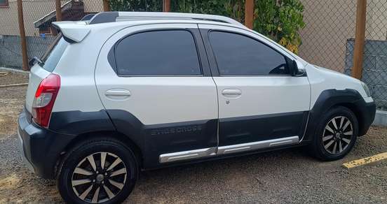 TOYOTA-ETIOS-2015