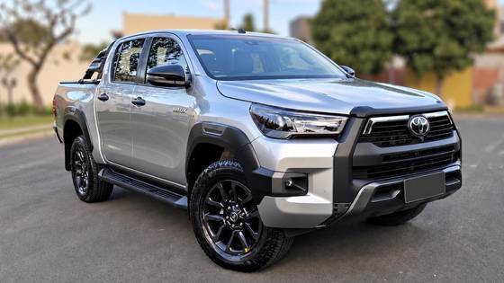 TOYOTA HILUX 2.8 D-4D TURBO DIESEL CD CONQUEST 4X4 AUTOMÁTICO