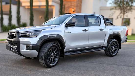 TOYOTA-HILUX-2022