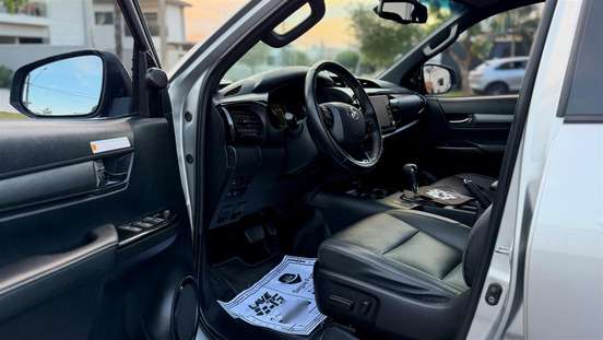 TOYOTA-HILUX-2022