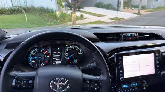 TOYOTA-HILUX-2022