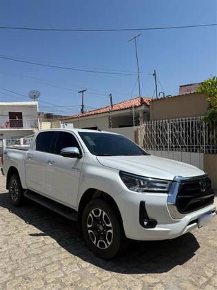 TOYOTA HILUX 2.8 D-4D TURBO DIESEL CD SRX 4X4 AUTOMÁTICO