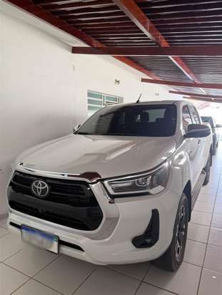 TOYOTA-HILUX-2.8 D-4D TURBO DIESEL CD SRX 4X4 AUTOMÁTICO TOYOTA-HILUX-2025