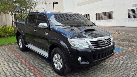 TOYOTA-HILUX-2015