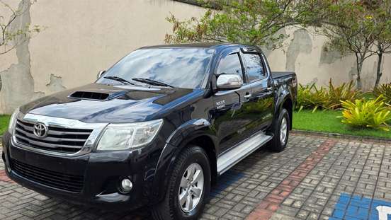 TOYOTA-HILUX-2015