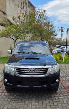 TOYOTA-HILUX-2015