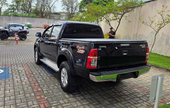 TOYOTA-HILUX-2015