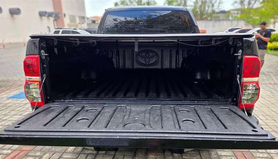 TOYOTA-HILUX-2015