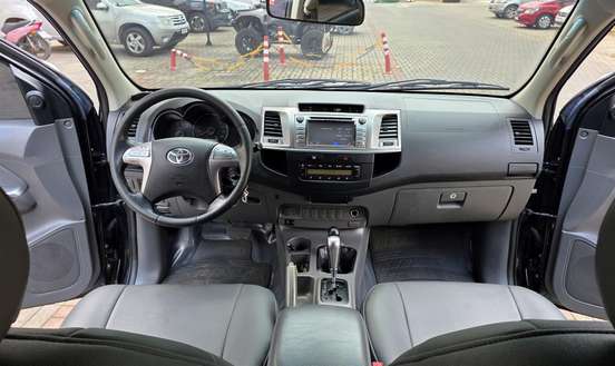 TOYOTA-HILUX-2015
