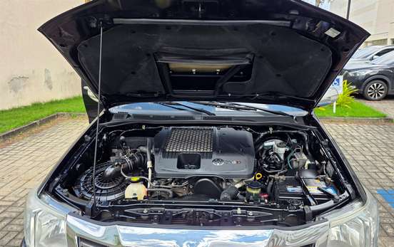 TOYOTA-HILUX-2015
