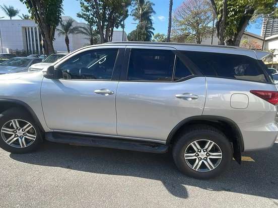 TOYOTA-HILUX SW4-2.7 SR 4X2 16V FLEX 4P AUTOMÁTICO TOYOTA-HILUX SW4-2019