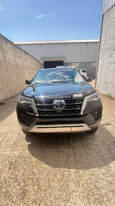 TOYOTA HILUX SW4 2.8 D-4D TURBO DIESEL SRX 7L 4X4 AUTOMÁTICO