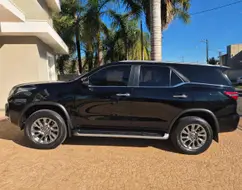 TOYOTA HILUX SW4 2.8 D-4D TURBO DIESEL SRX 7L 4X4 AUTOMÁTICO TOYOTA HILUX SW4 2.8 D-4D TURBO DIESEL SRX 7L 4X4 AUTOMÁTICO