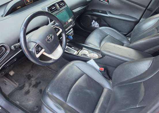 TOYOTA-PRIUS-2017