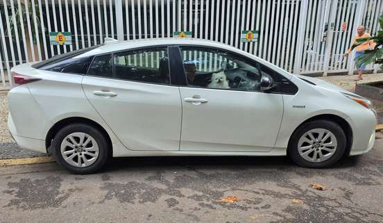 TOYOTA-PRIUS-2017