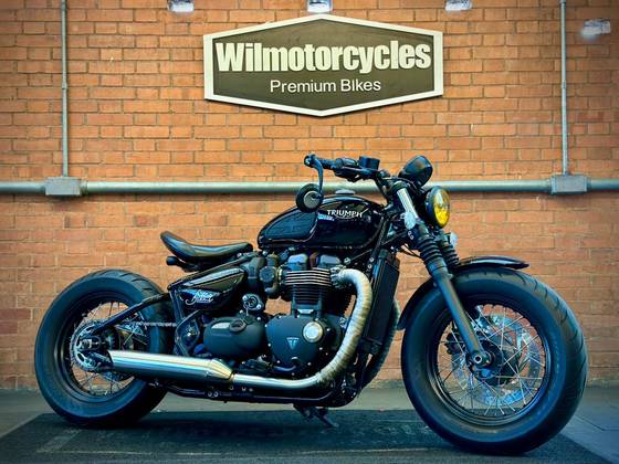 TRIUMPH BONNEVILLE BOBBER 1200 
