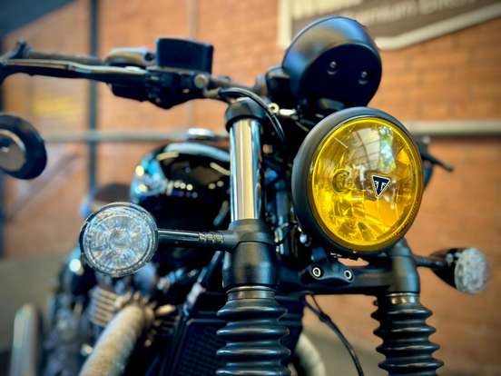 TRIUMPH-BONNEVILLE BOBBER 1200-2017