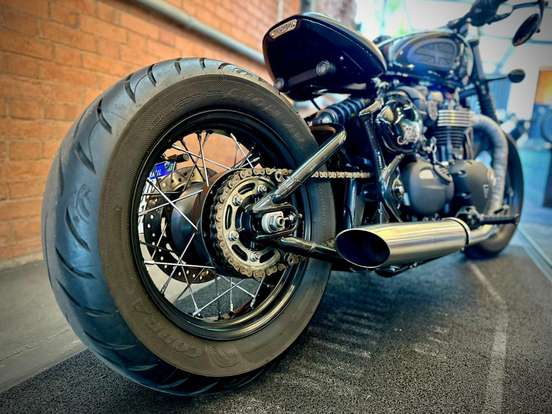 TRIUMPH-BONNEVILLE BOBBER 1200-2017