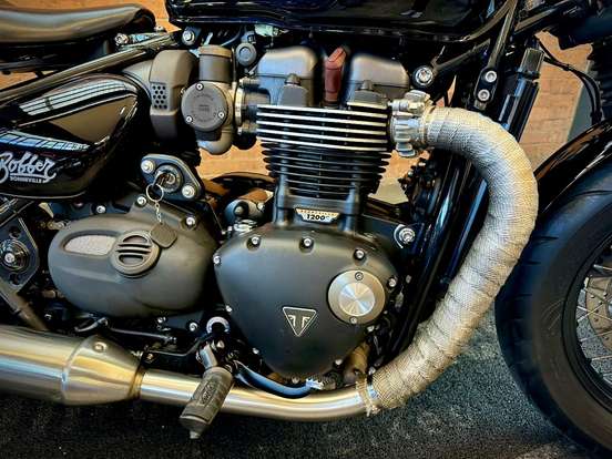 TRIUMPH-BONNEVILLE BOBBER 1200-2017