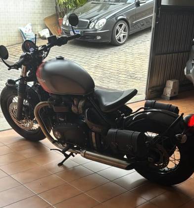 TRIUMPH BONNEVILLE BOBBER 1200 