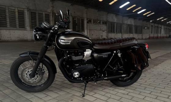 TRIUMPH BONNEVILLE T100 BLACK 900 