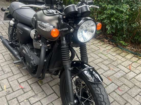 TRIUMPH-BONNEVILLE T100 BLACK 900 TRIUMPH-BONNEVILLE T100 BLACK 900-2021