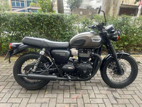 TRIUMPH-BONNEVILLE T100 BLACK 900 TRIUMPH-BONNEVILLE T100 BLACK 900-2021