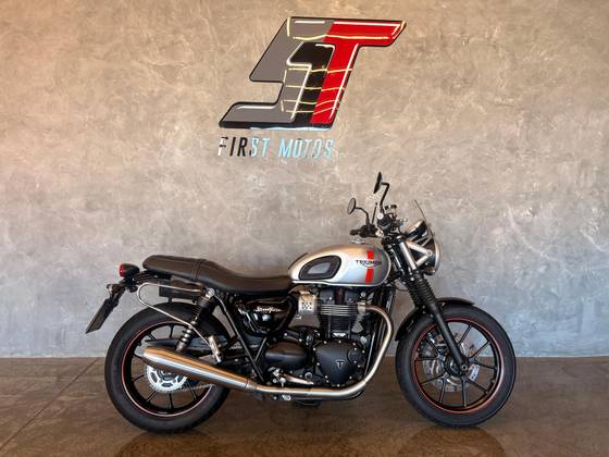 TRIUMPH STREET TWIN 