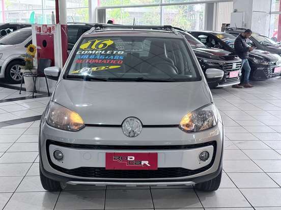 VOLKSWAGEN-CROSS UP-2015