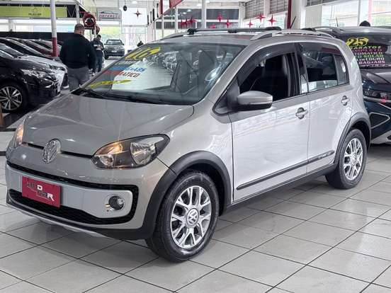 VOLKSWAGEN-CROSS UP-2015