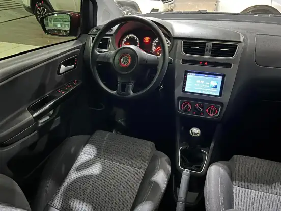 VOLKSWAGEN-FOX-2013