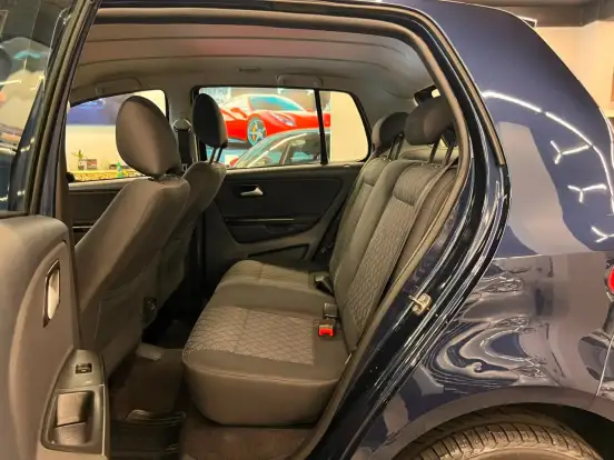 VOLKSWAGEN-FOX-2016